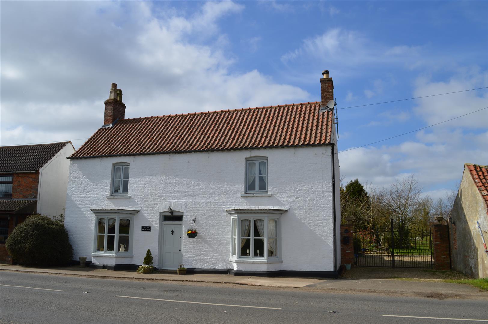 5 bedroom property in Little Hale